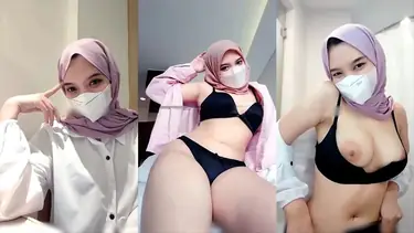 Bokep Indo Kumpulan Foto Bugil Hijab Camilla poster