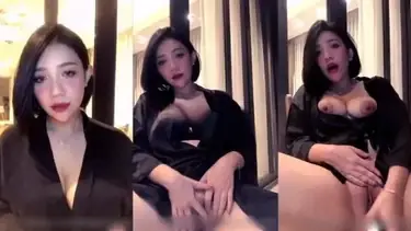 Cewek cantik memek tembem mainin sextoy nikmat gila poster