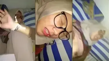 Hijabers SMA Kacamata Digenjot Ganas Sampai Nangis poster