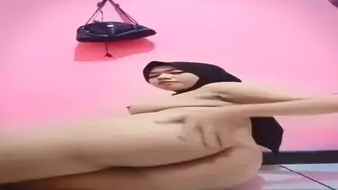 Jilbab Santriwati Colmek Tak Tahan Nunggu Pacar poster